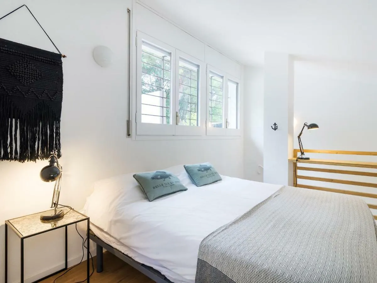 Apartamento La Vie En Rouge Sa Riera Duplex, Private Parking Begur España